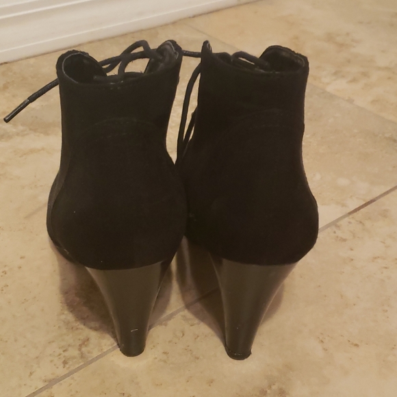 Booties - Picture 6 of 7